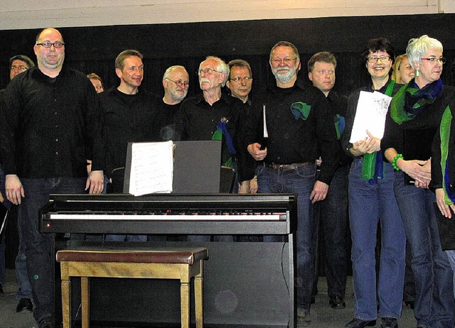 Dirigent Markus Koch (links) mit Mitgliedern der New Formation.   | Foto: ZVG