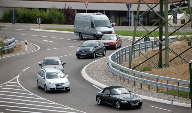 Mit dem  Turbinenkreisel am Gewerbegeb...sse kommen nicht alle Fahrer zurecht.   | Foto: Archiv:BZ