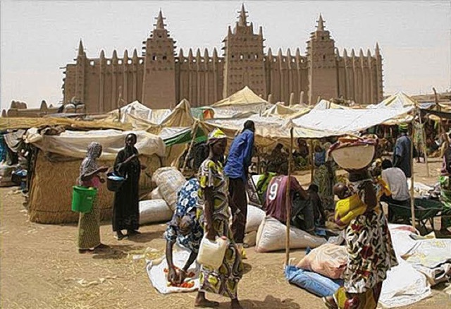 Peter Link Reise nach Mali Markt vor der Moschee Lehmbau in Djenn Afrika Wste  | Foto: Peter Link