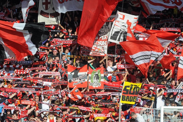 Die Fans des SC Freiburg drfen ber den Klassenerhalt jubeln.  | Foto: Michael Heuberger