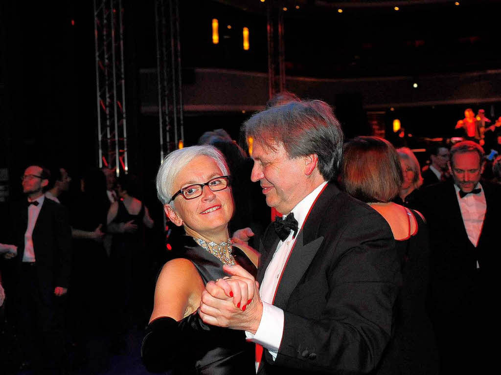 Theater-Chefin Barbara Mundel tanzt mit Ehemann
