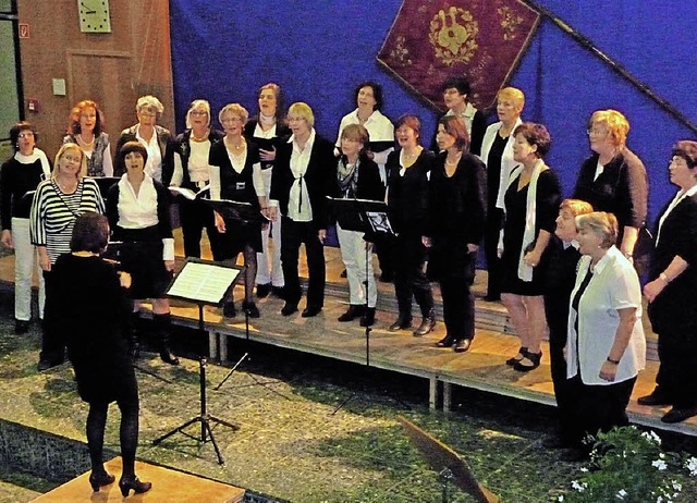 Der Frauenchor &#8222;Gee Whiz&#8220; ...nzert der Mnnerchre in Staufen mit.   | Foto: Manfred Burkert