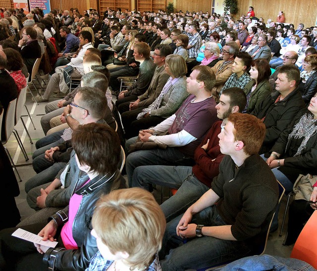 Volles Haus bei der Freisprechungsfeier im Christlichen Jugenddorf Offenburg   | Foto: Peter Heck