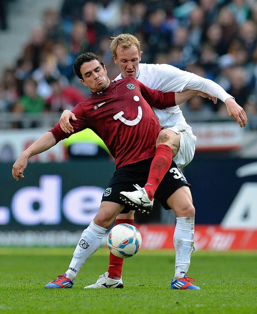 Jan Rosenthal (rechts) war im Spiel gegen seinen Ex-Klub Hannover einer der strksten Freiburger.