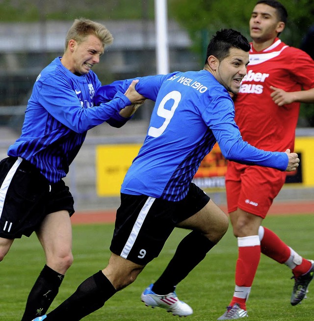 Auch von Teamkollege Yannik Weber nich...ffer zur 1:0-Fhrung fr den SV Weil.   | Foto: meinrad schn