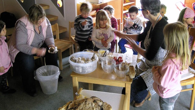 Brot aus dem Backhusle, Kartoffeln au...vangelischen Kindergarten Herbolzheim.  | Foto: Ute schler