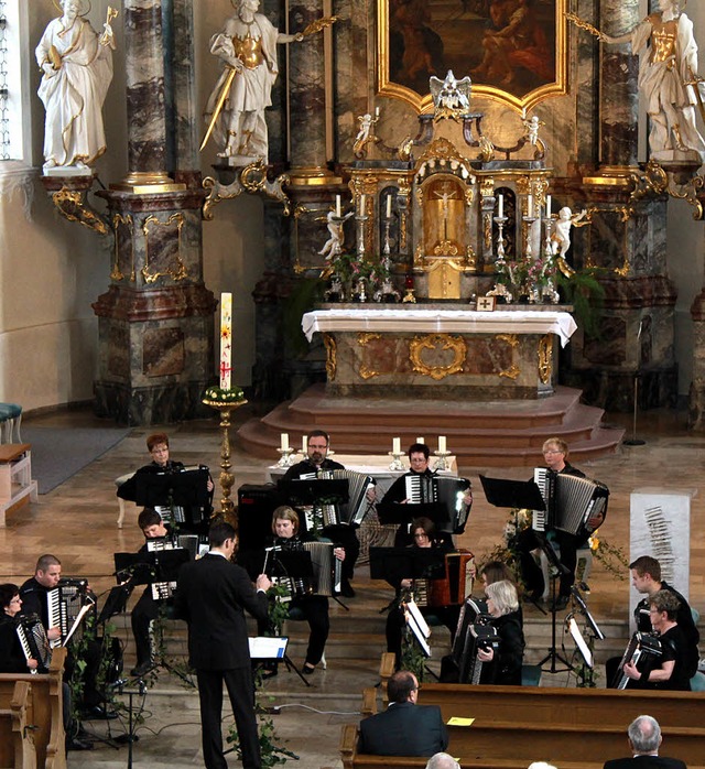 Ein Klangerlebnis der besonderen Art b...Tuba) in der Pfarrkirche St. Alexius.   | Foto: Melanie Brandt