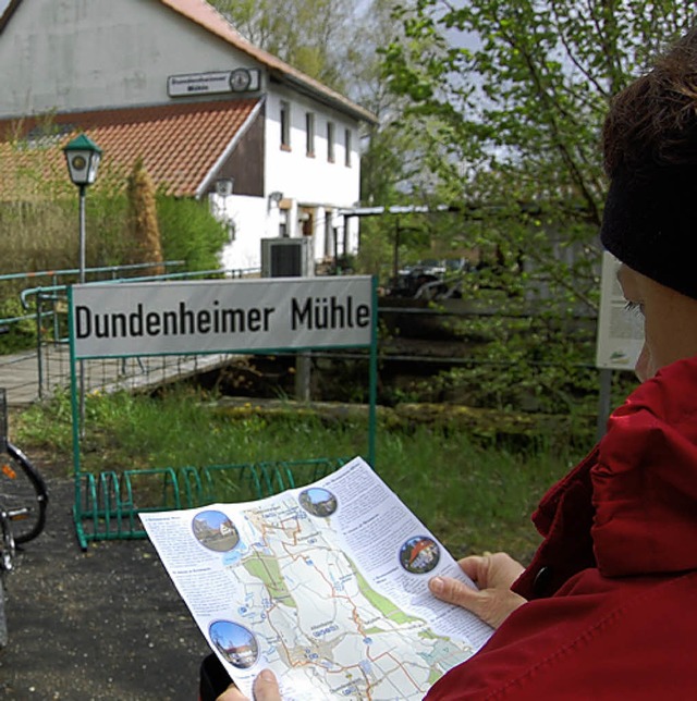 Tafeln an der Strecke und Karten informieren ber allerlei am neuen Rundweg.    | Foto: hagen spth