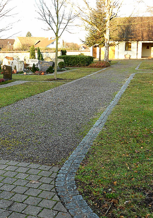 Die Kieswege auf Eimeldingens Friedhof...erden, wnscht sich der Gemeinderat.    | Foto: langelott