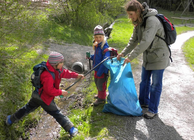 Die Kids zeigten groen Einsatz, um die Natur zu pflegen.   | Foto: Brugger