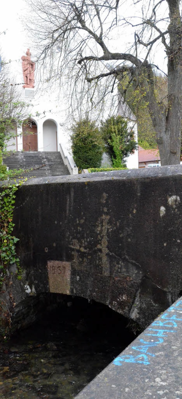 Die Nollinger Sandsteinbrcke wird wieder ein historisches Schmuckstck.   | Foto: Ingrid Bhm-Jacob