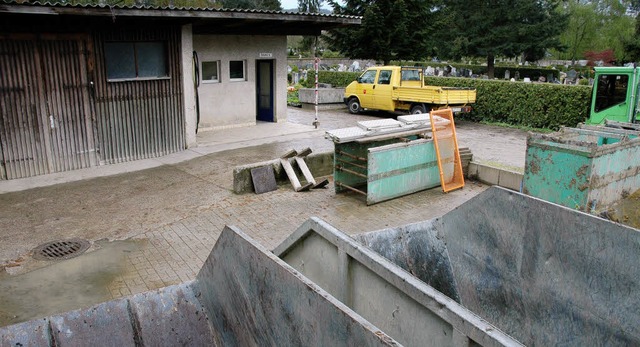 Betriebshof am Hauptfriedhof: Die maro...lage wird durch einen Neubau ersetzt.   | Foto: Nikolaus Trenz