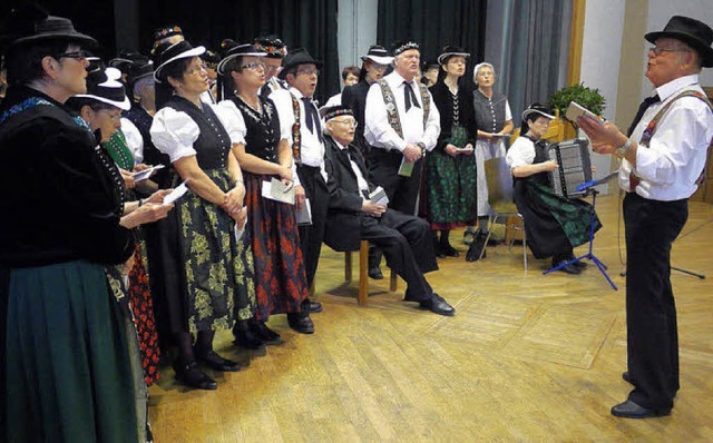 Mit ihren Heimatliedern begeisterte di... die Gste in der Kollnauer Festhalle.  | Foto: Eberhard Wei