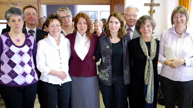 Pfarrerin Susanne Bhler (Mitte) mit dem Hausen-Raitbacher Kirchengemeinderat.   | Foto: Edgar Steinfelder