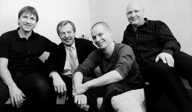 Siggi Loch (2.v. l.) 2003 mit dem Trio... Pianisten Esbjrn Svensson (2. v. r.)  | Foto: Christian Ducasse