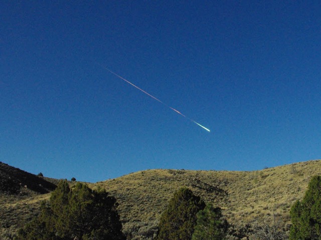 ber der Sierra Nevada war der Feuerball gut zu sehen.  | Foto: dpa
