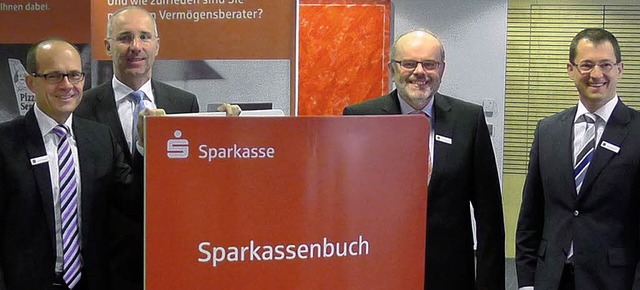 Das Sparbuch ist strker gefragt als W...Dieter Vogelbacher und Michael Frech.   | Foto: Thomas Winckelmann