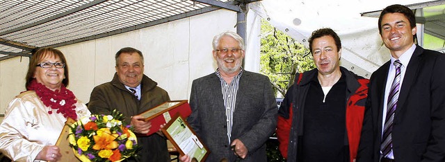 Drei Grndungsmitglieder des  40 Jahre...heimer Brgermeister Matthias Gutbrod   | Foto: Heidi Fssel