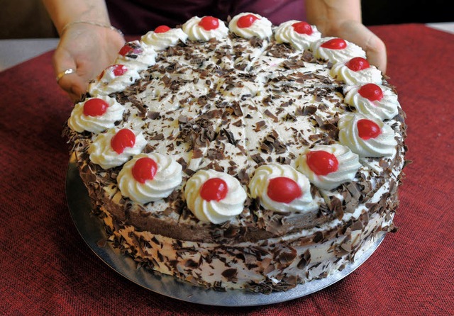 Die Schwarzwlder Kirschtorte ist ein ...l  am 6. Mai sicher niemand<ppp></ppp>  | Foto: rolf Haid/dpa