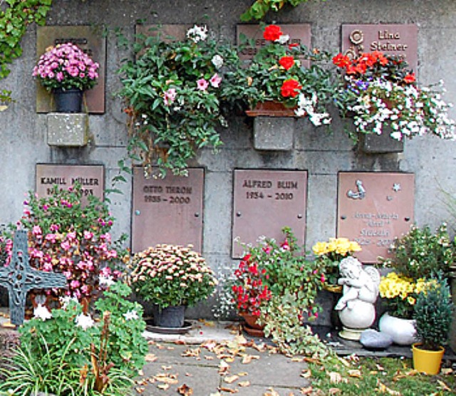 Belegt: Urnengrberwand auf dem tlinger Friedhof.   | Foto: Archivfoto: Frey