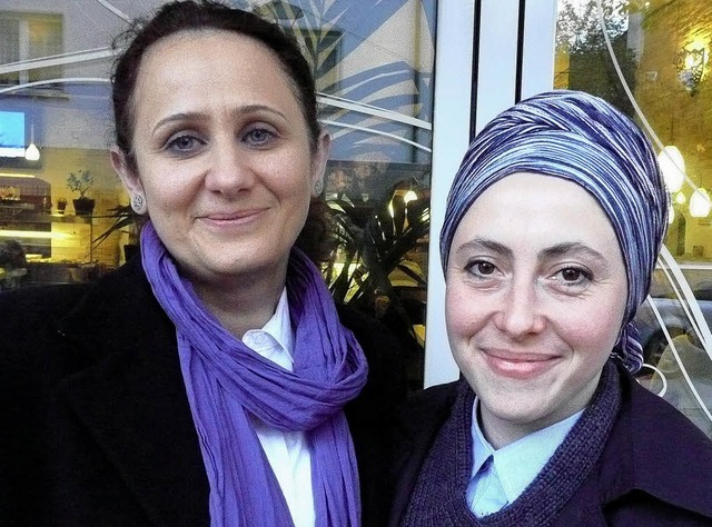 Sefika Hlya Haciosmanoglu (links), t... der Trkischen Schule Sngul Baykul.   | Foto: Danielle Hirschberger