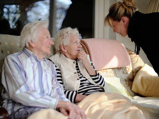 Alte Menschen  brauchen auch viel Verstndnis und Zuspruch.   | Foto: dpa