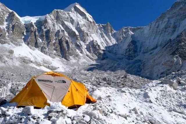 Sprachengewirr im riesigen Mount-Everest-Basislager