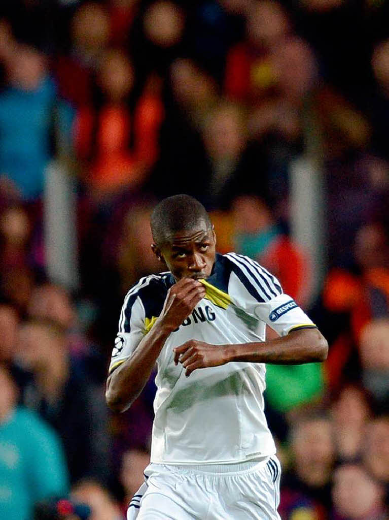 Mein Tor, mein Klub, meine Geste: Ramires schoss das 1:2 fr Chelsea und brachte seine Mannschaft damit wieder ins Spiel zurck.