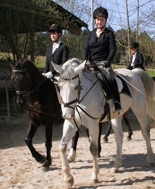 Reiterinnen bei einem Turnier des Waldkircher Vereins   | Foto: Heiss
