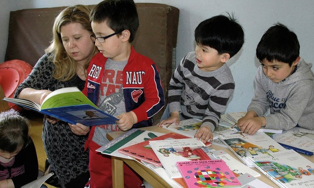 Zweisprachig lesen und entdecken im Bi...mit Kindern im St.-Anna-Kindergarten.   | Foto: Nikolaus Trenz
