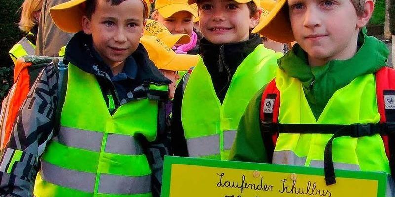 Laufender Schulbus Kinder Gehen Zu Fuss Und Nicht Allein Lorrach Badische Zeitung