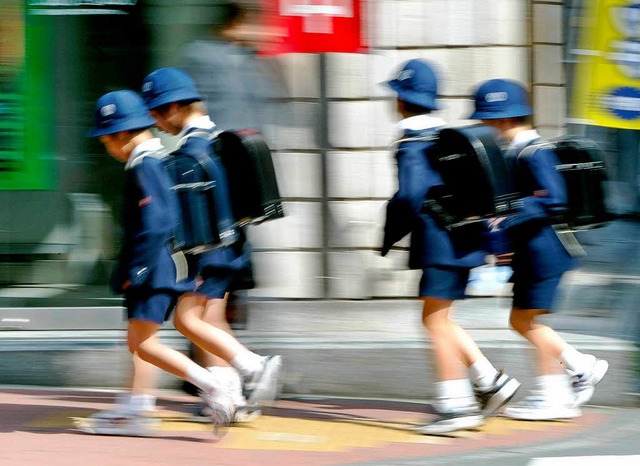 Unter anderem in Japan sind Schuluniformen blich  | Foto: YOSHIKATSU TSUNO