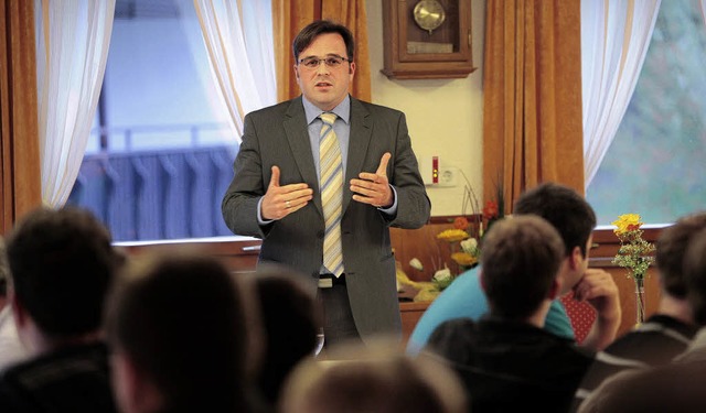 Auf Wahlkampftour: Carsten Gabbert in Schweighausen   | Foto: christoph breithaupt