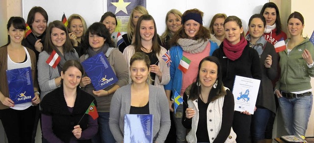 Ausgezeichnet in Europa: Schlerinnen des Dualen Berufskollegs  | Foto: schule