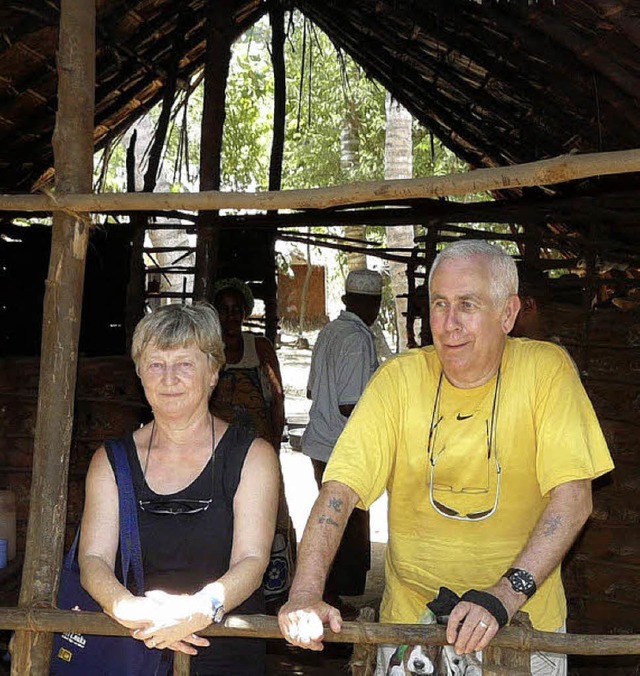 Gertrud und Winfried Schlageter in Ken... dem Projekt  Hermann-Primary School.   | Foto: privat