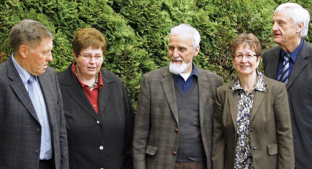 Inge Kroll (Zweite von rechts) hat die...uler, Inge Kroll und Gerhard Kaiser).   | Foto: privat