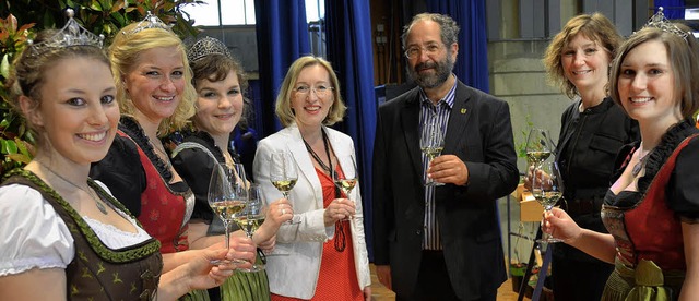 Weinhoheiten mit Astrid  Siemes-Knobli...eter Hartung und Claudia Schlumberger   | Foto: Sigrid Umiger