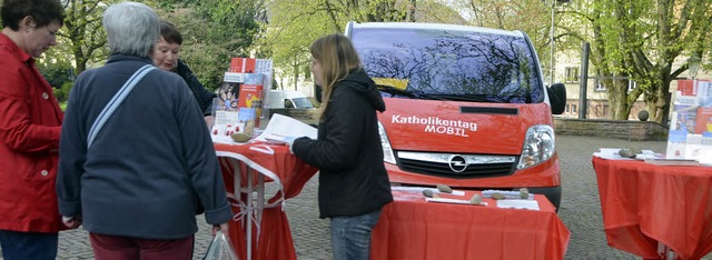 Das rote Infomobil zum Katholikentag i...ag auch in Waldkirch Station gemacht.   | Foto: Bernd Fackler