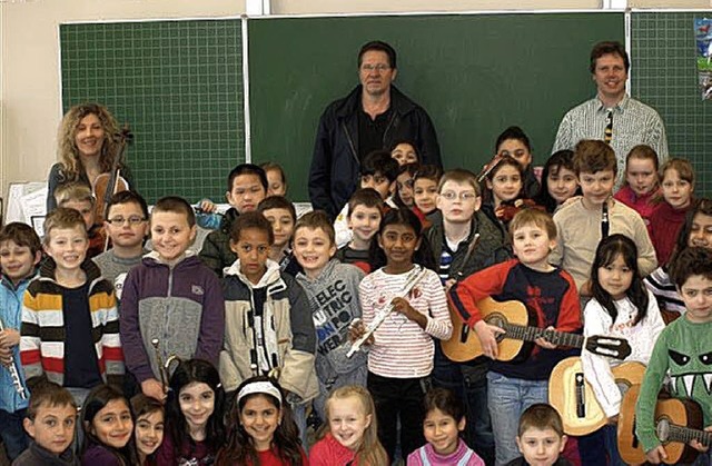 Die Kinder in der Rheinschule freuen s...bentigten Instrumente gekauft werden.  | Foto: BZ