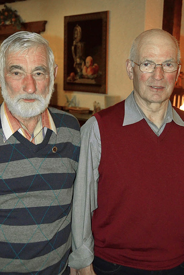 Otto Bhler (links) und Alois Kessler ... mit der silbernen Ehrennadel geehrt.   | Foto: Sebastian Barthmes