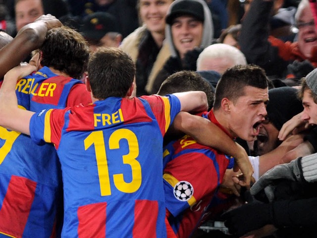 Kann feiern: der FC Basel holte vorzei... Titel-Hattrick der Vereinsgeschichte.  | Foto: Meinrad Schn