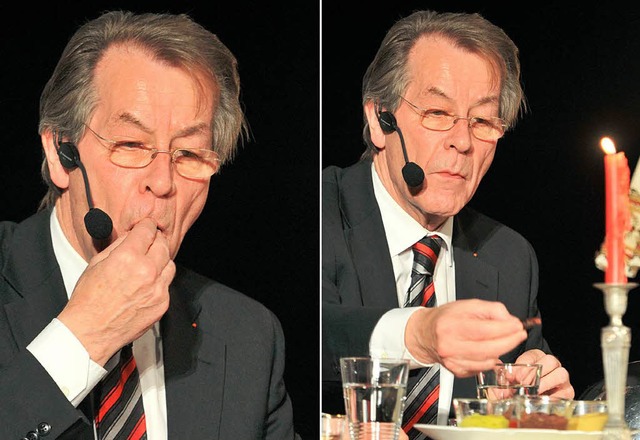 Gegrillte Heuschrecke gab es als klein...n fr den Politiker in einer Talkshow.  | Foto: DPA