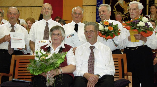 Treue Snger: Heinz Dick, Kurt Dick, E...end von links), Gerda und Fritz Blust.  | Foto: Pia Grttinger