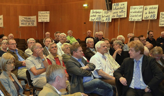 Protest im Kursaal: Schwrstadt und Rh...e gegenber der amtlichen Bergtrasse.   | Foto: Michael Krug