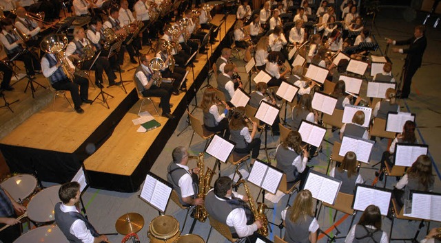Riesig: 110 Musiker lieen sich vor Ed...gten fr ein fulminantes Hrerlebnis.   | Foto: verena wehrle