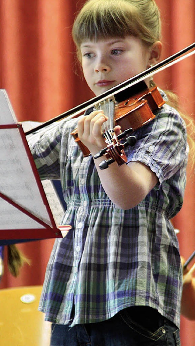 Sophie Bhler ist eines der Talente de...usikschule Bad Sckingen an der Geige.  | Foto: kerckhoff
