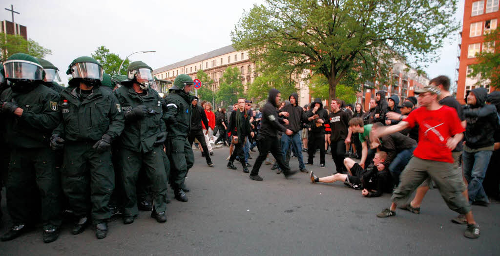 Der 1. Mai endete in Berlin mit Krawallen und Gewalt. 7000 Beamte waren im Einsatz. Etliche Strer wurden festgenommen.