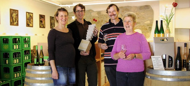 Janina, Stefan, Dieter, Magdalena Schw...sich ber den Gewinn des Gutedelcups.   | Foto: Frey