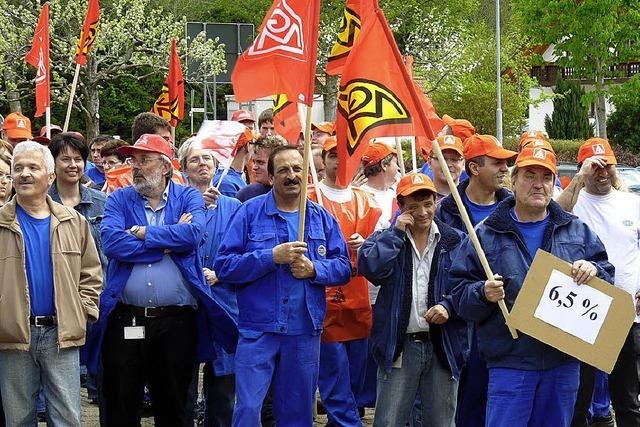 Die Arbeitnehmer zeigen Flagge