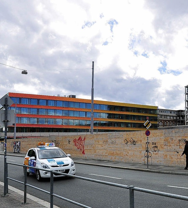 Der Bauplatz des neuen Biozentrum beim...em Neubau in der  knftigen Gestalt.    | Foto: Foto/Visualisierung: Annette Mahro/Kanton Basel-Stadt